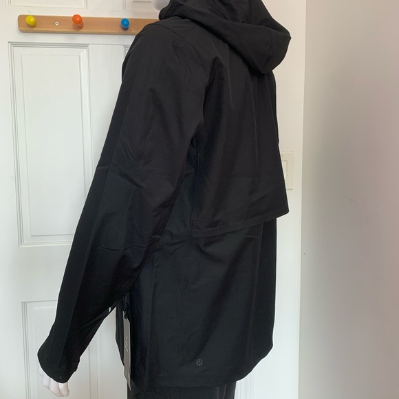 Lululemon Outpour StretchSeal Field Black Jacket - Picture 7 of 8